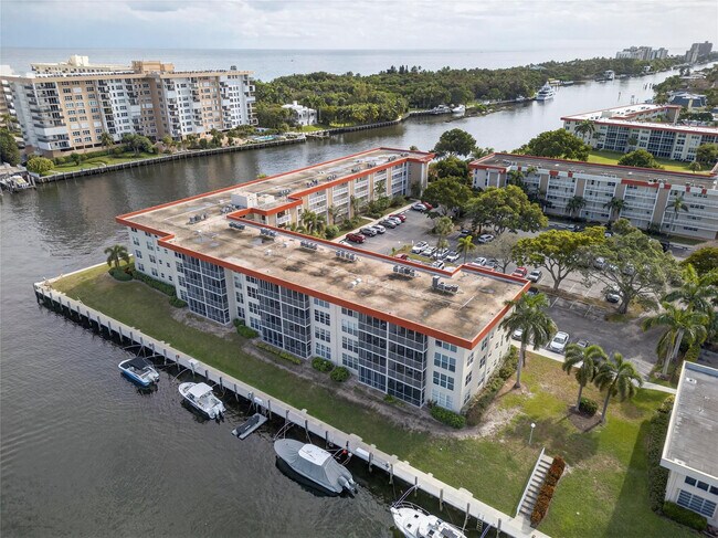 Building Photo - 3180 NE 48th Ct