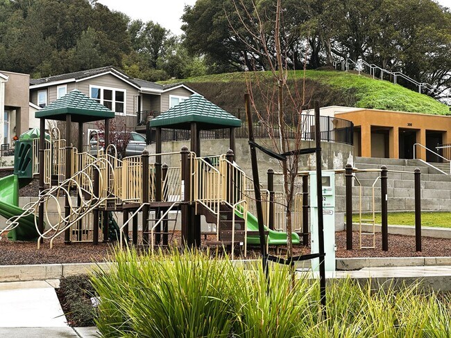 Building Photo - 133 Jacquelyn Lane, Petaluma, Ca.