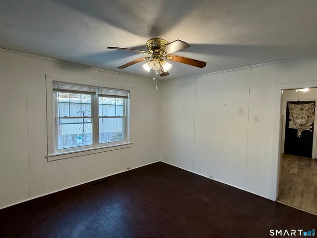 Building Photo - 475 Migeon Ave