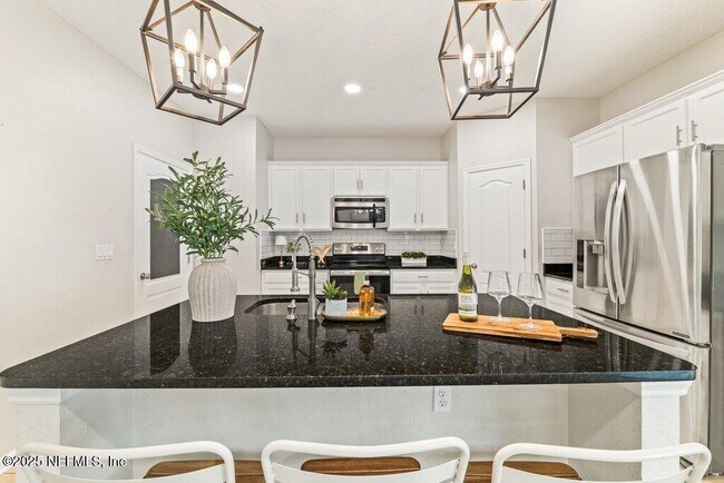 Building Photo - 3149 Silverado Cir
