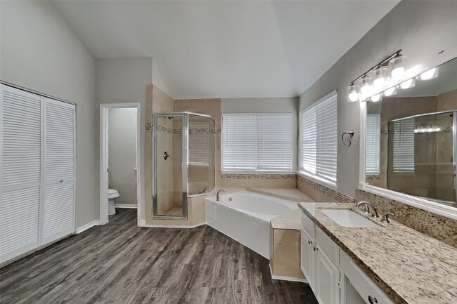 Building Photo - 16023 Willowpark Dr