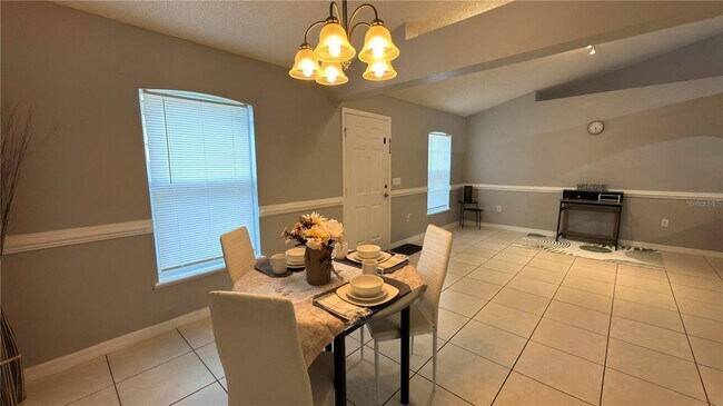 Building Photo - 627 Fisher Ct