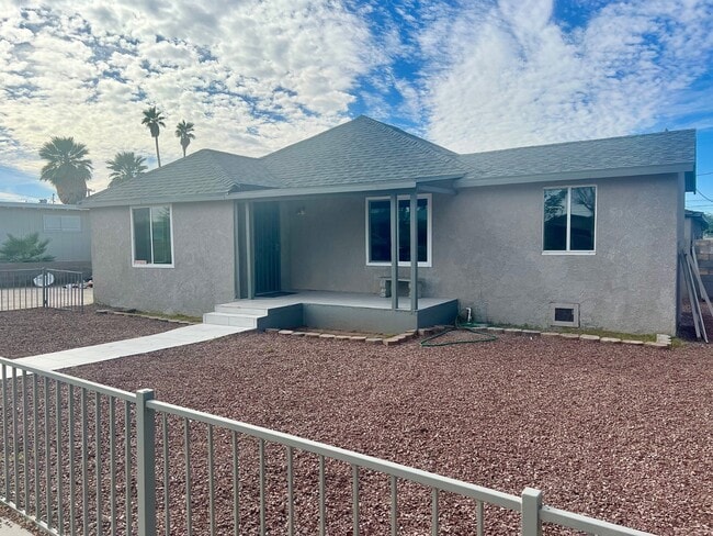 Building Photo - 928 S 7th Ave