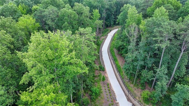 Building Photo - 120 Grand Cres