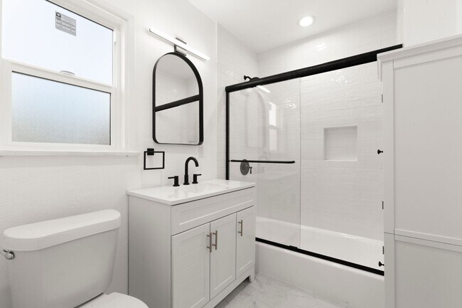 Interior Photo - 5920 Benner St