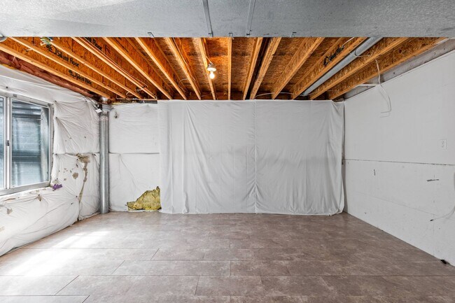 Building Photo - Spacious 5 bedroom home in the heart of Pa...