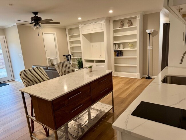 Building Photo - Charming 2BR House in Atlanta/ East Point