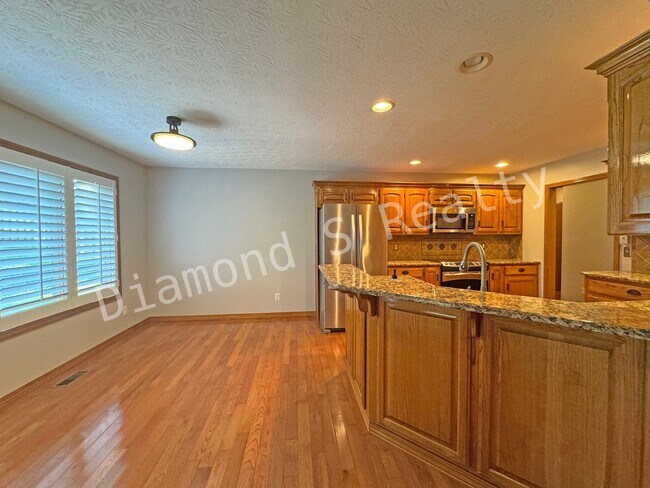 Building Photo - Gorgeous Custom All Brick Home in Fox Grap...
