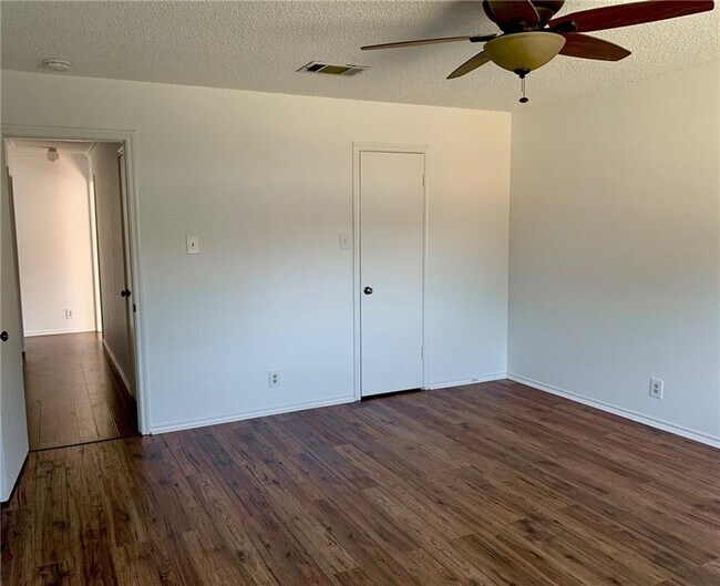 Building Photo - 2907 Donnell Dr