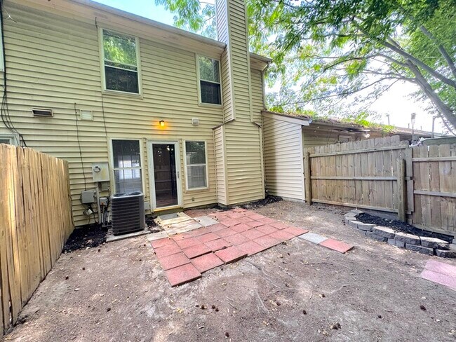 Building Photo - Come visit this cute 3 bedroom 1.5 bath in Chesapeake