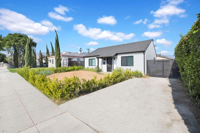 Building Photo - 2206 N Brighton St