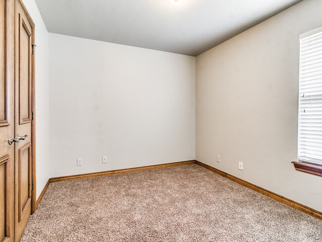 Building Photo - 15609 Traditions Dr