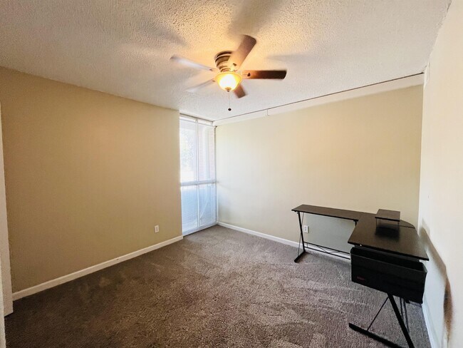 Building Photo - 710 E 200 S