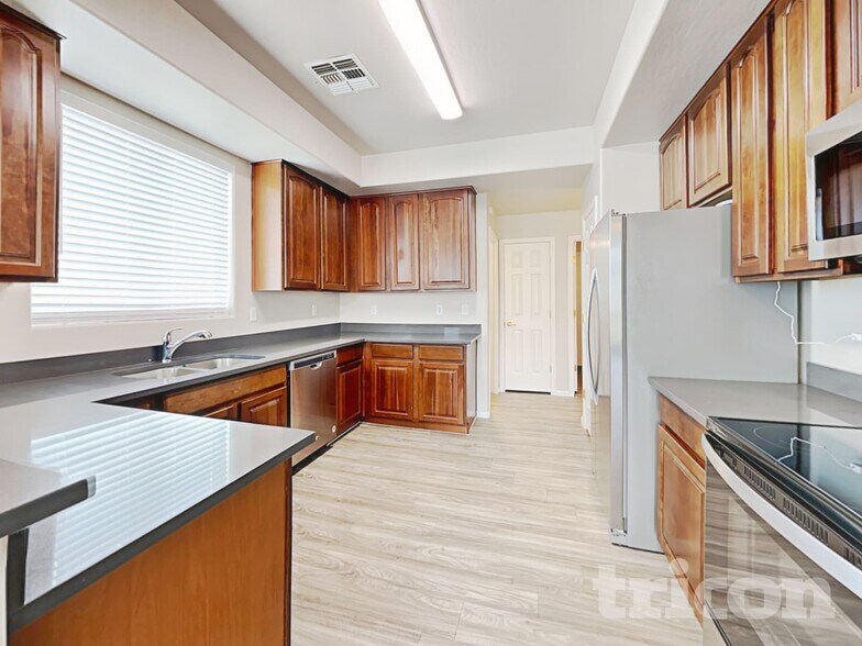 Building Photo - 3227 W White Canyon Rd