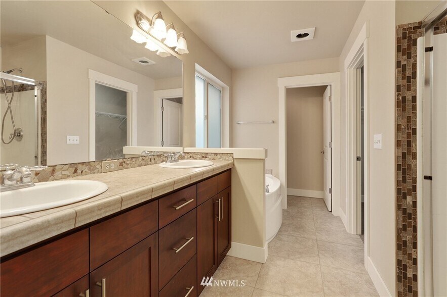 Building Photo - 31045 2nd Pl SW