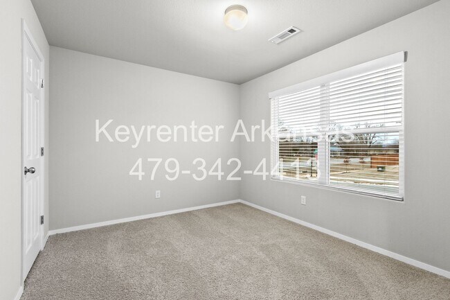 Building Photo - Gorgeous home ready for you!
