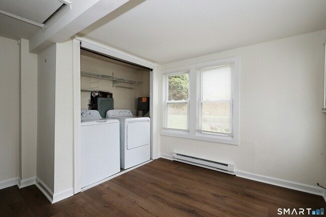 Building Photo - 121 Westport Rd