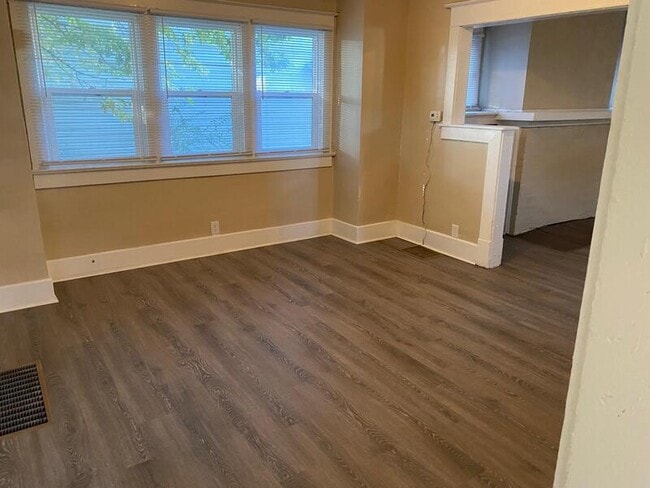 Building Photo - 2867 Indianapolis Ave