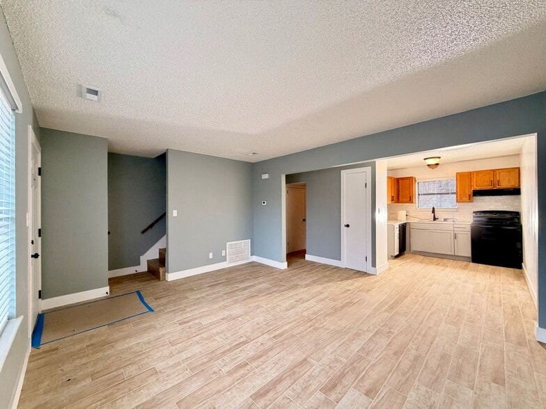 Building Photo - 531 N Betty Jo Dr