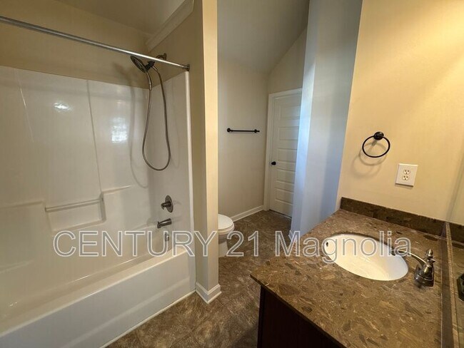 Building Photo - 4464 Grove Landing Dr