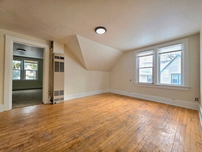 Building Photo - 1020-1022 Smith St