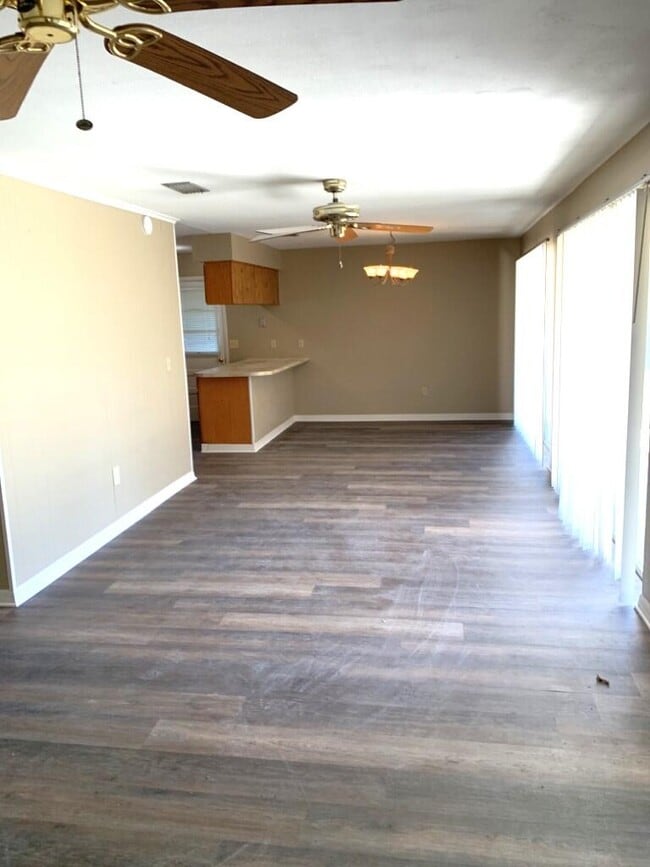 Building Photo - 935 Bolton Ln