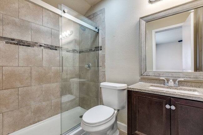 Building Photo - 4-BEDROOM NEAR THE MEDICAL CENTER!