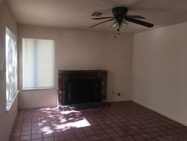 Building Photo - Spacious 2 Story Home, 1/2 Off The First Months Rent