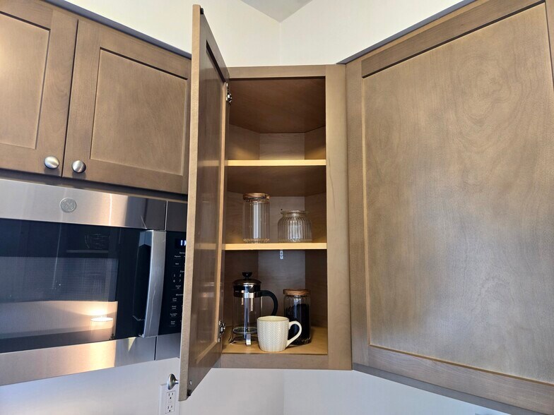 Building Photo - 100 Melvin Ave