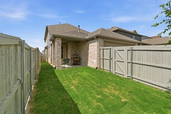 Building Photo - 2225 Elm Pl