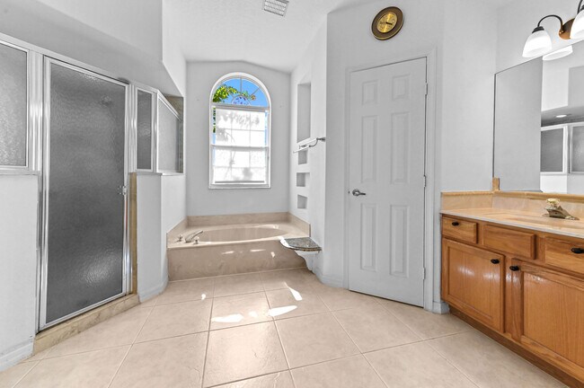 Building Photo - 681 SW Saragossa Ave