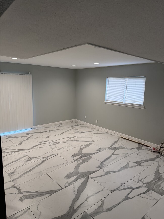 Building Photo - 510 W Byrd Blvd