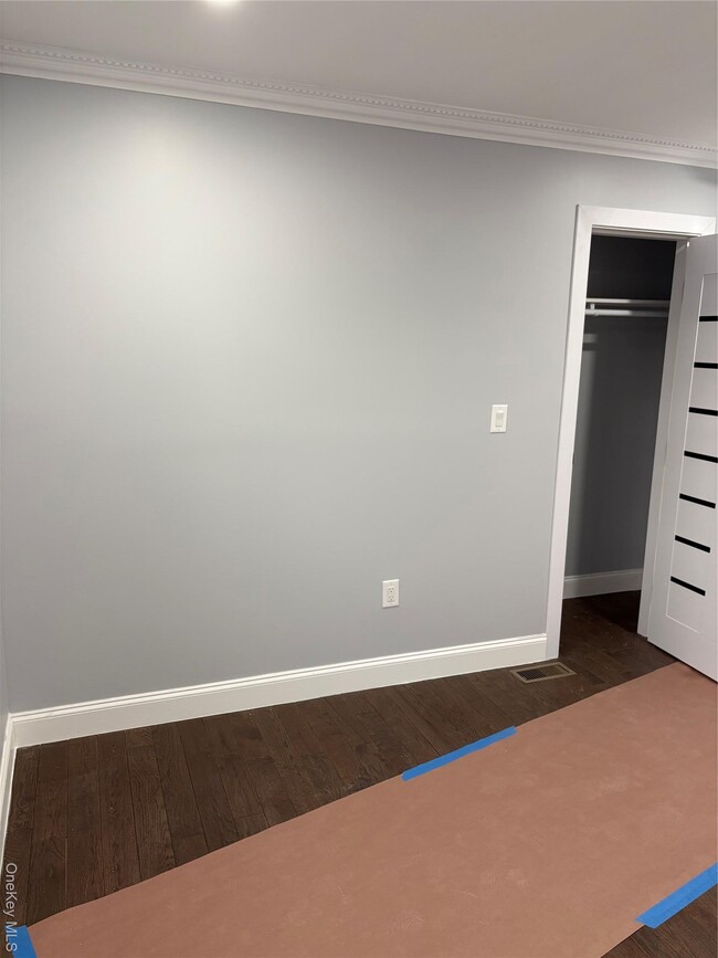 Building Photo - 98-29 Albert Rd