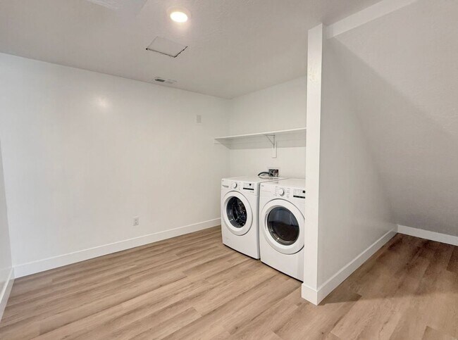 Building Photo - 739 W Powderwood Ln
