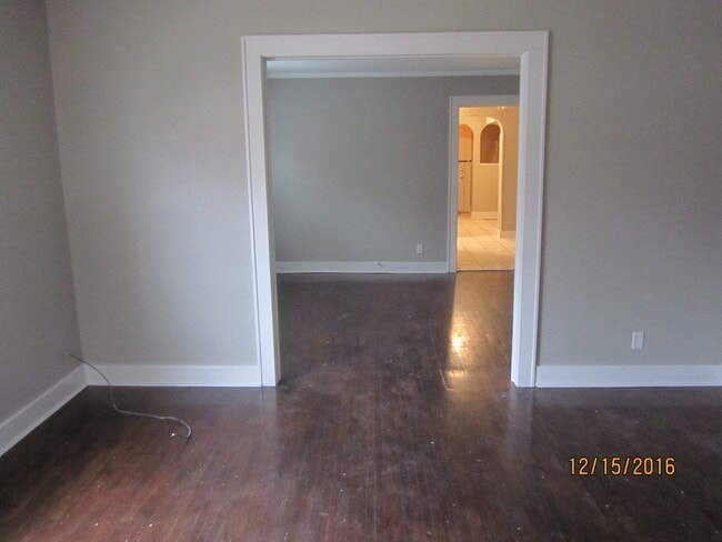 Building Photo - NICE Duplex for Rent close to Midtown and the Plaza District 2-bed & 1-bed available