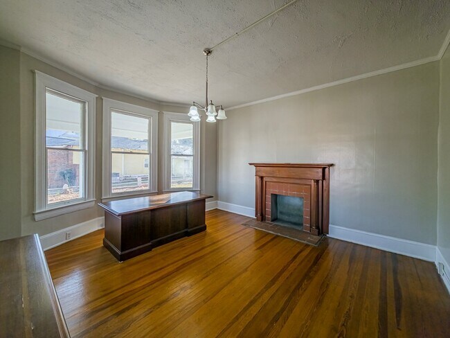 Building Photo - 424 Park Ave N