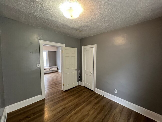 Building Photo - 10006 Lamontier Ave