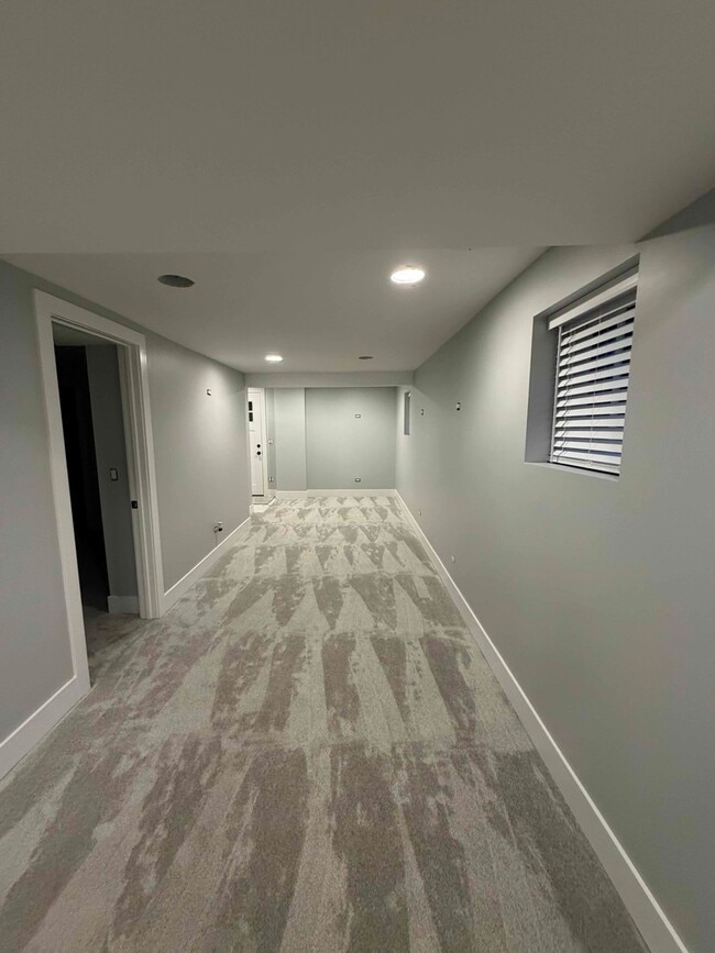 Building Photo - 2221 W 21st Pl