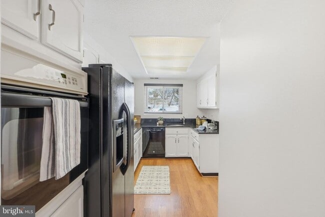 Building Photo - 3233 S Leisure World Blvd