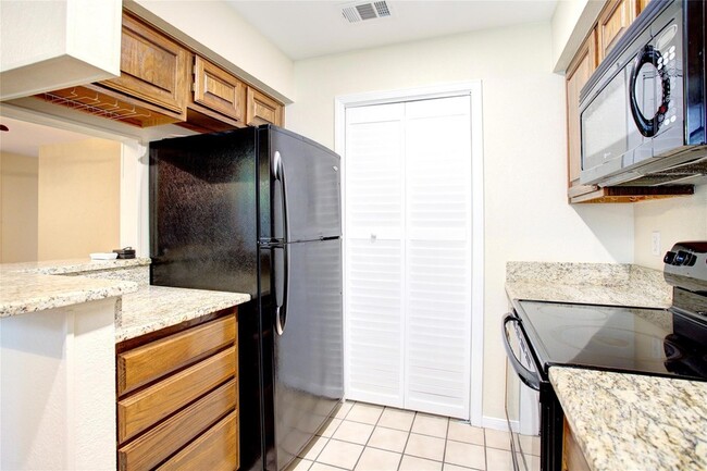 Building Photo - 1304 Harwell Dr