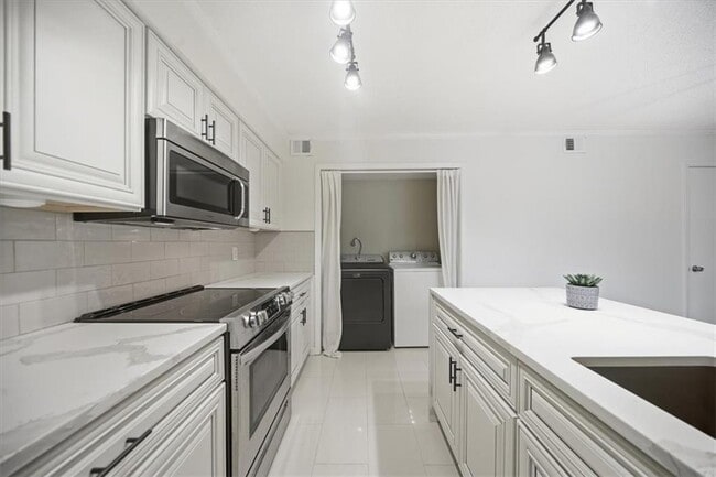 Building Photo - 26 Arpege Way NW