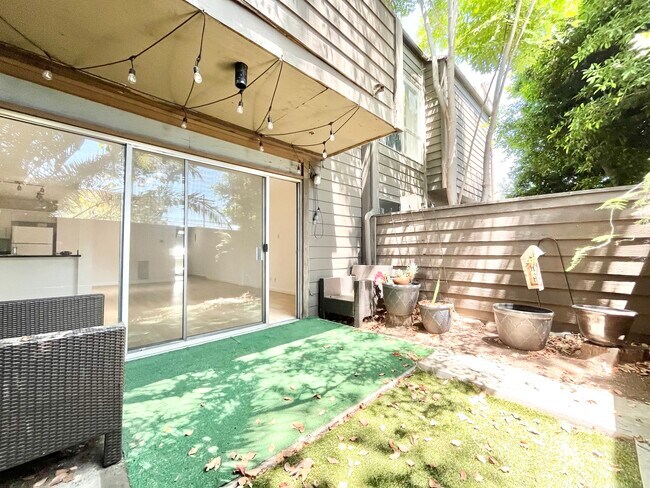 Building Photo - 4401 Kraft Ave