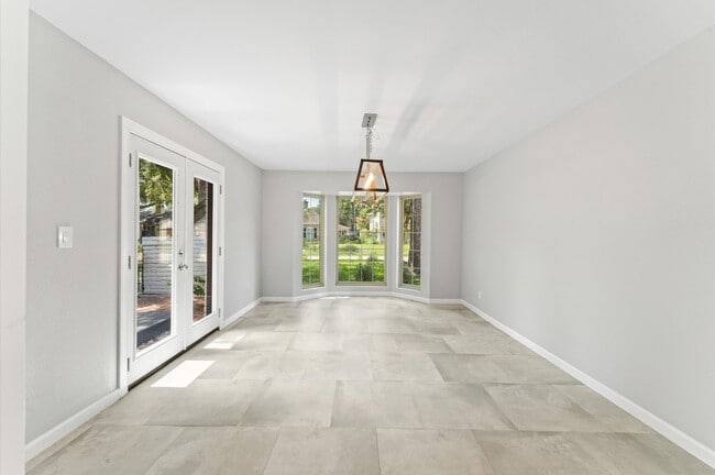 Building Photo - 10714 Deerwood Rd