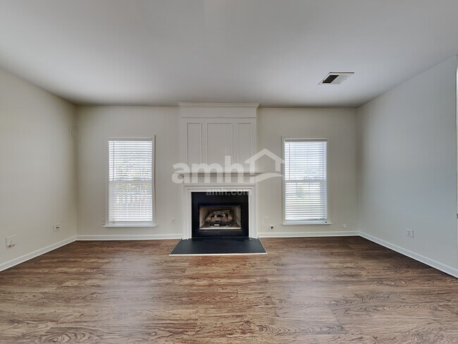 Building Photo - 1540 Cardinal Ln