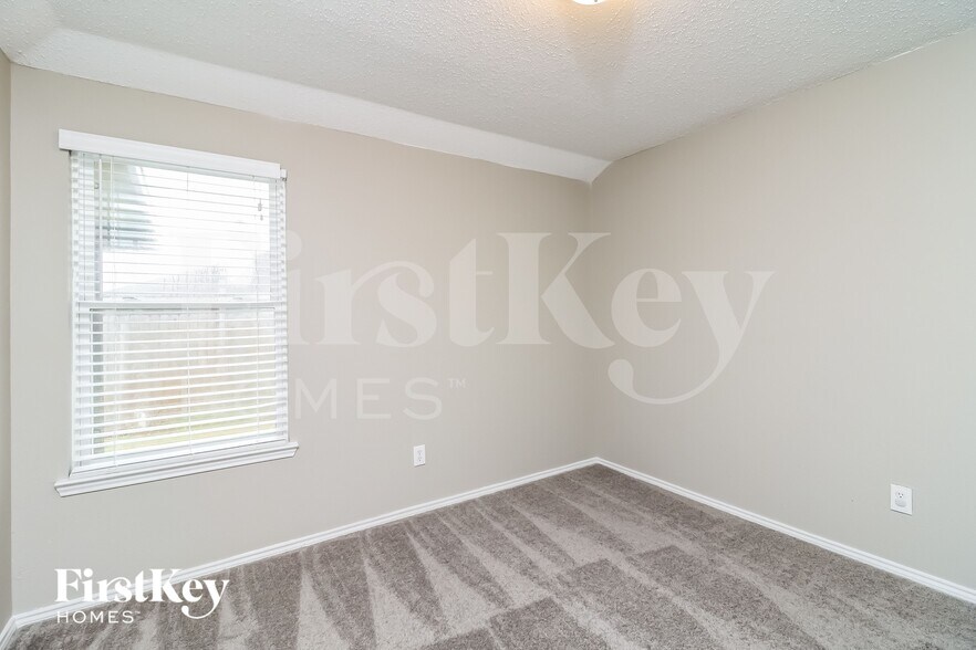 Building Photo - 729 Ridge Top Dr