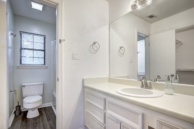 Building Photo - Townhome on Southside