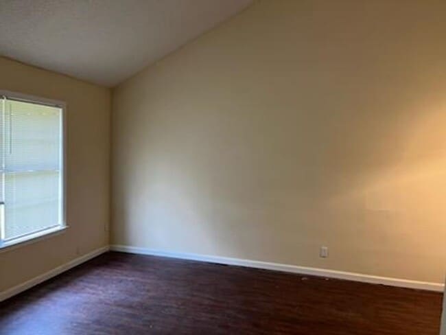 Building Photo - under repair! MOVE IN SPECIAL $250 OFF FIRST MONTHS RENT!!