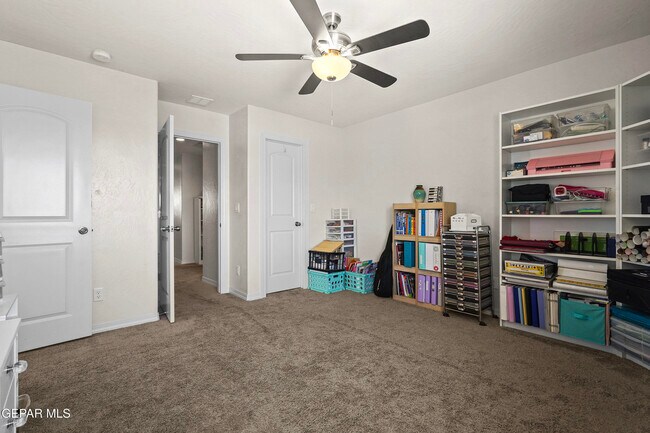 Building Photo - 212 S Manzanita Dr