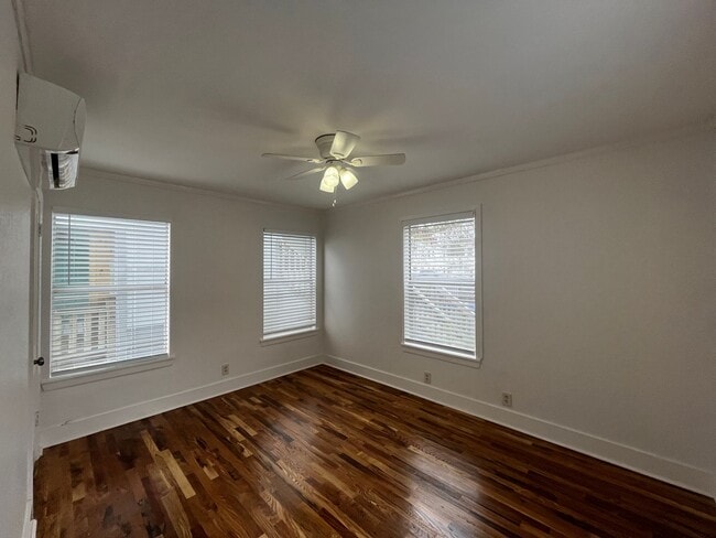 Building Photo - FIRST FLOOR UNIT WATER PAID!