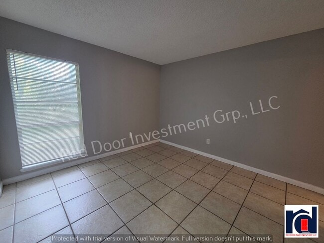 Building Photo - Spacious 2/2 quadplex